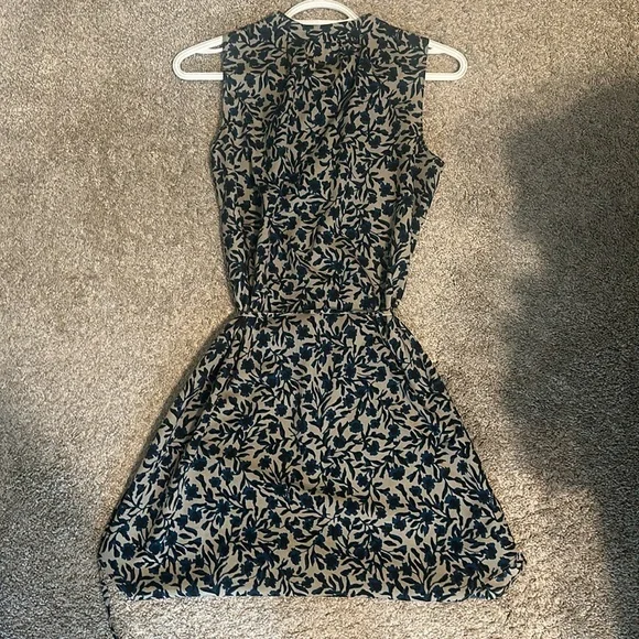 Loft Dress - Picture 3 of 5